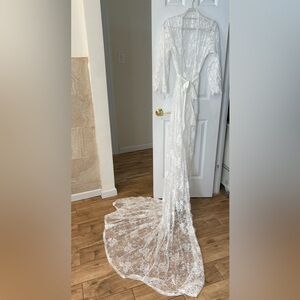 Elegant White Lace Bridal Robe